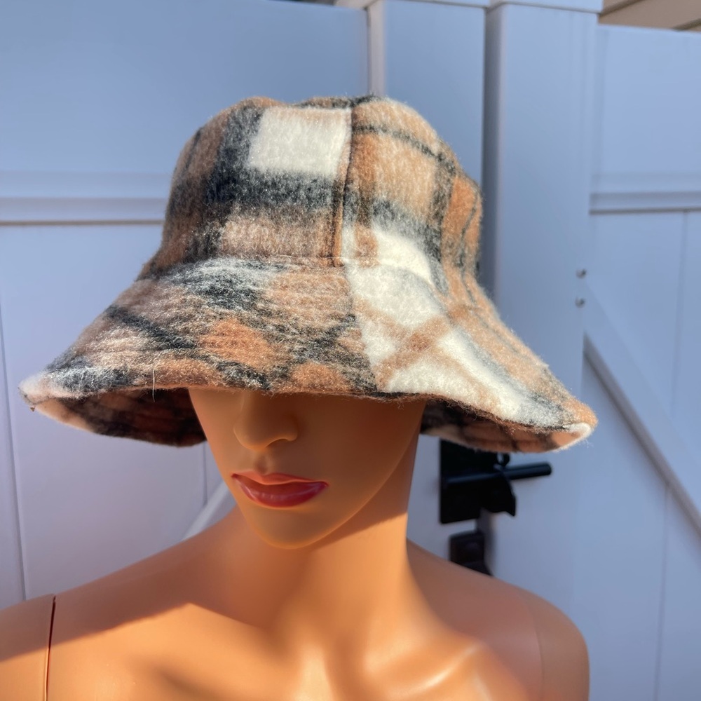 Primark Cream Plaid Bucket Hat